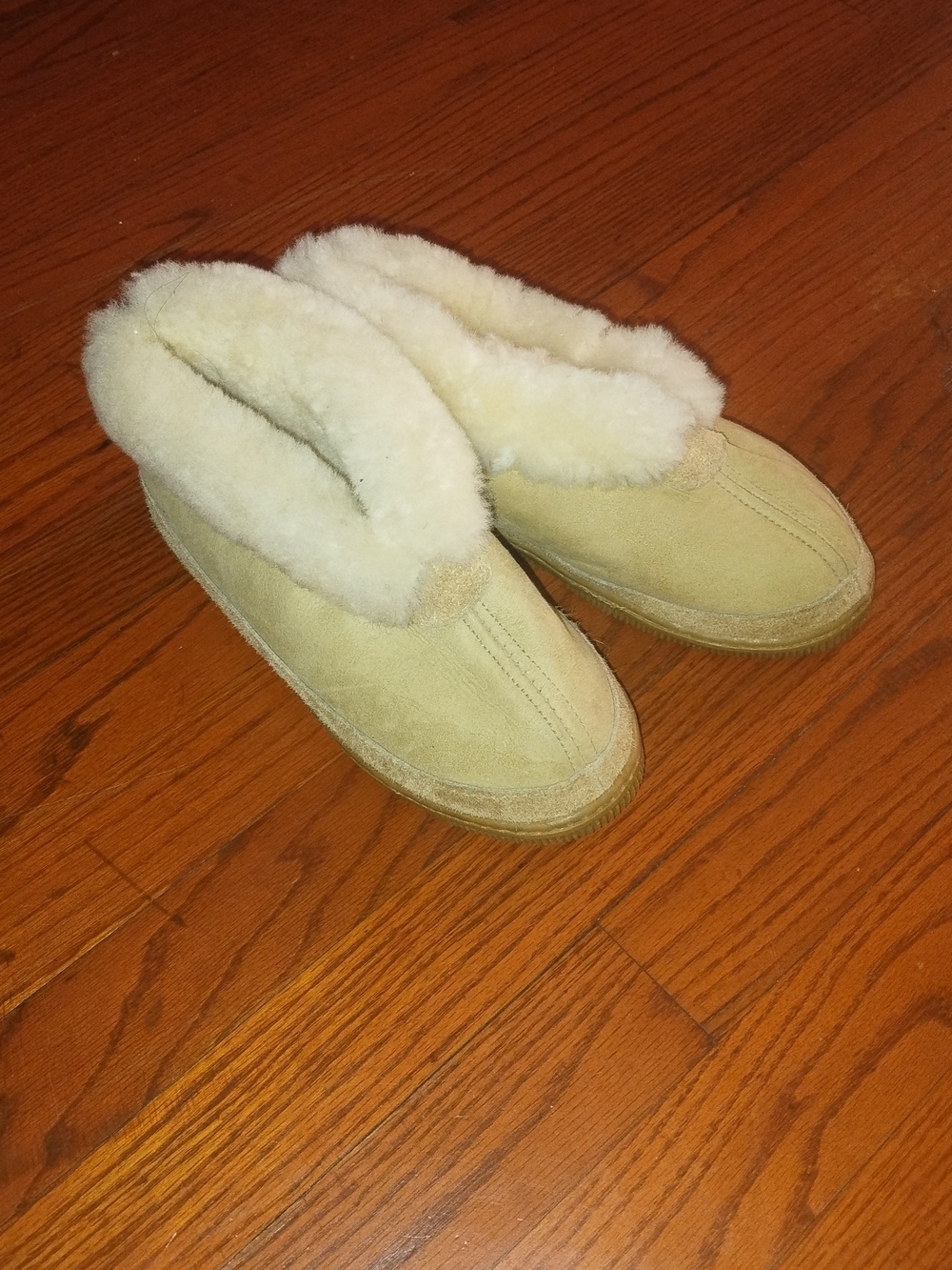 Cozy Shearling-Lined Slip-On Slippers - Cream